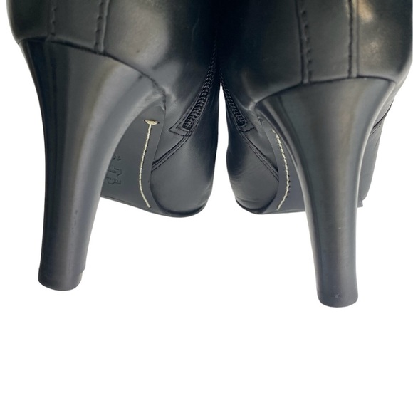 Tory Burch Black
Bristol Equestrian Calf
Leather Ankle Zip Bootie size 10M - Picture 10 of 14